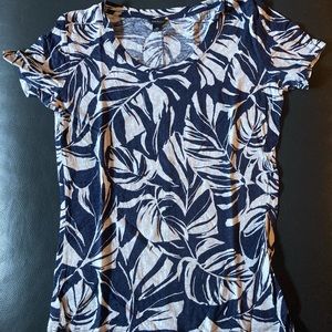 Ann Taylor printed t shirt. Size xs